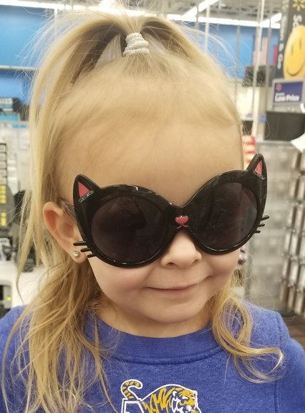 Meet your Posher, Emily - Picture 5 of 8